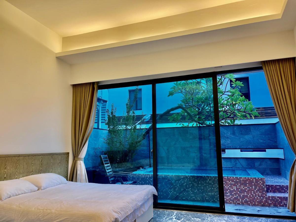 Fun Holiday Family Hostel Tainan Bagian luar foto