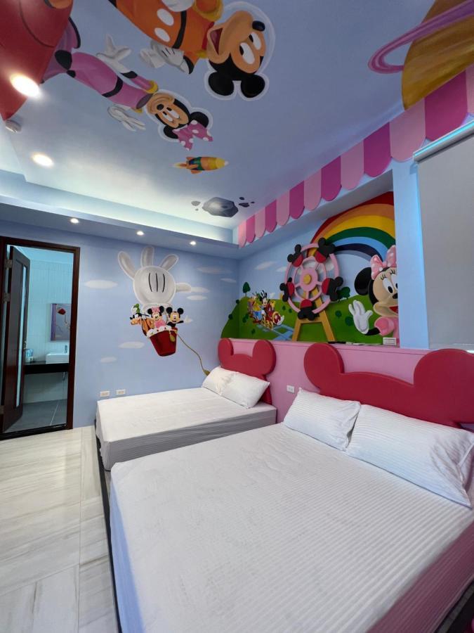 Fun Holiday Family Hostel Tainan Bagian luar foto