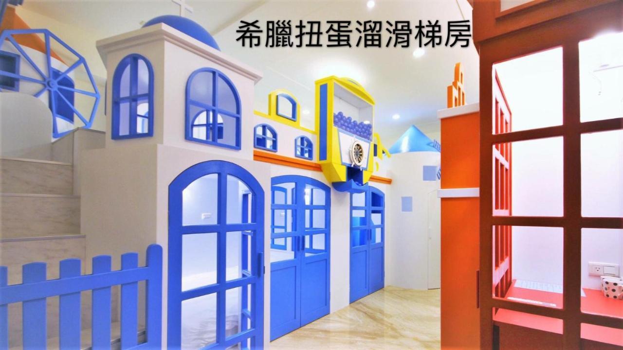 Fun Holiday Family Hostel Tainan Bagian luar foto