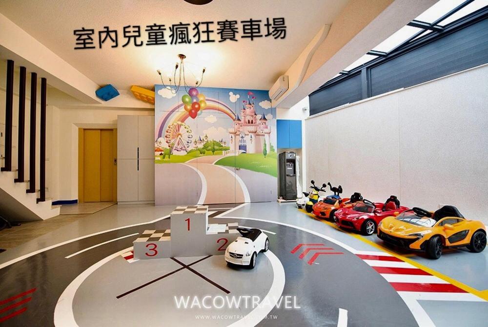 Fun Holiday Family Hostel Tainan Bagian luar foto