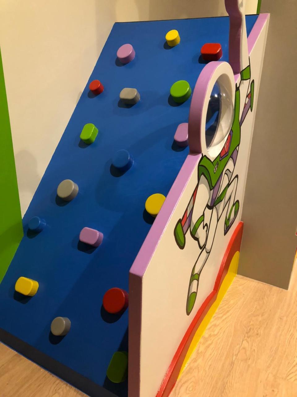 Fun Holiday Family Hostel Tainan Bagian luar foto